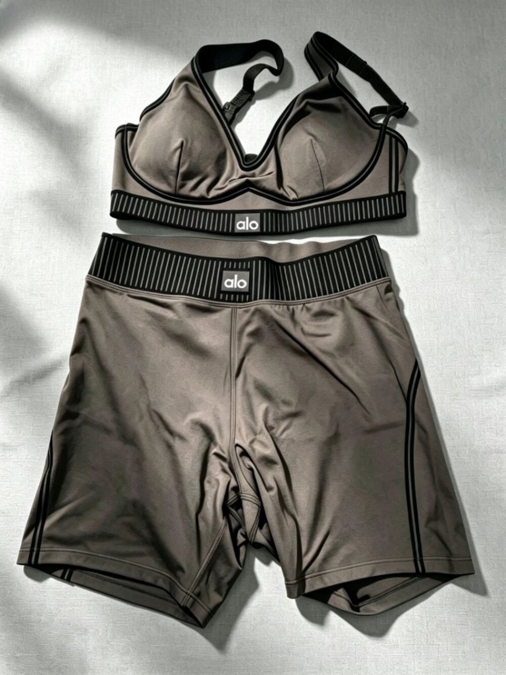 Alo Brown Sports Bra and Matching Shorts Set Size M